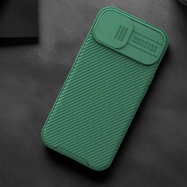 Карбонова накладка Nillkin CamShield Pro для Apple iPhone 15 (6.1") Deep Green 66034 фото
